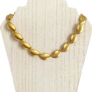1980’s Vintage Brushed GoldTone 17” Chunky Statement Necklace! Great Condition!